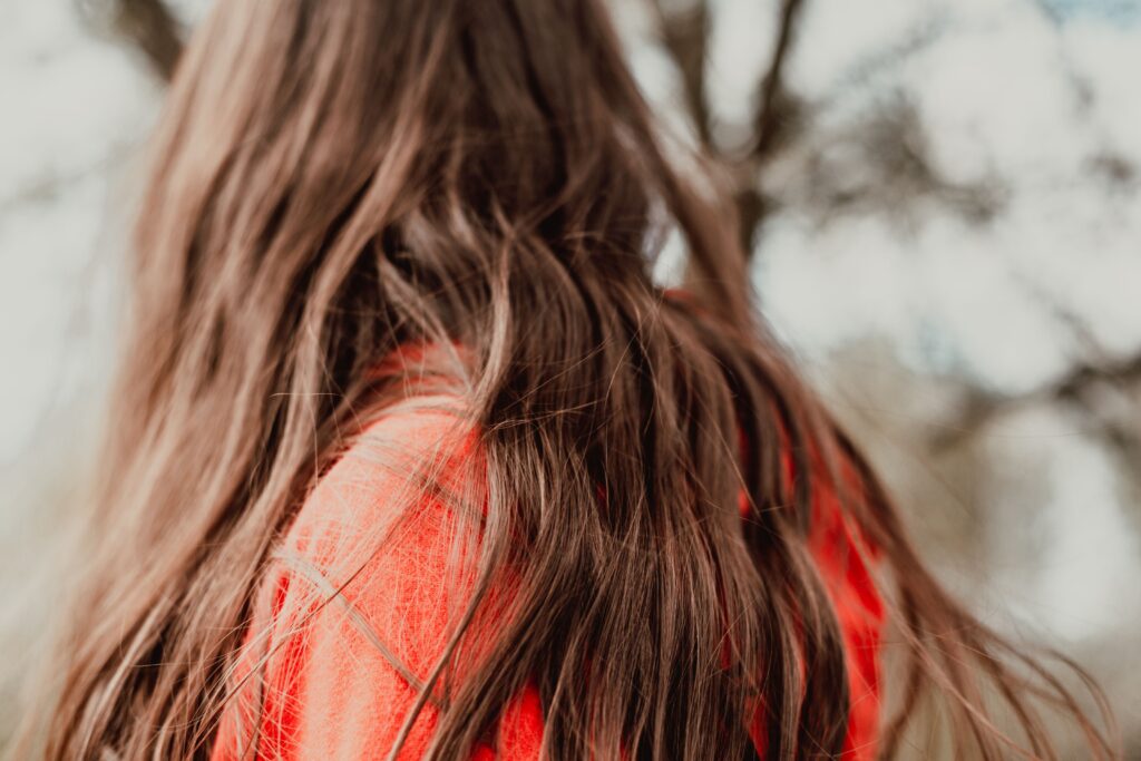Natürlich wirkende Haarfarbe mit harmonischen Farbreflexen und weichen Übergängen bei Unique Friseure München
