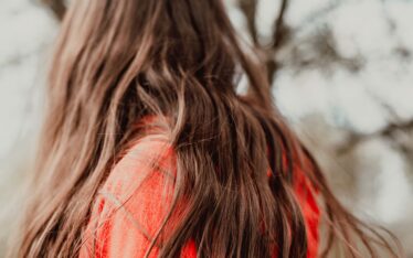 Natürlich wirkende Haarfarbe mit harmonischen Farbreflexen und weichen Übergängen bei Unique Friseure München
